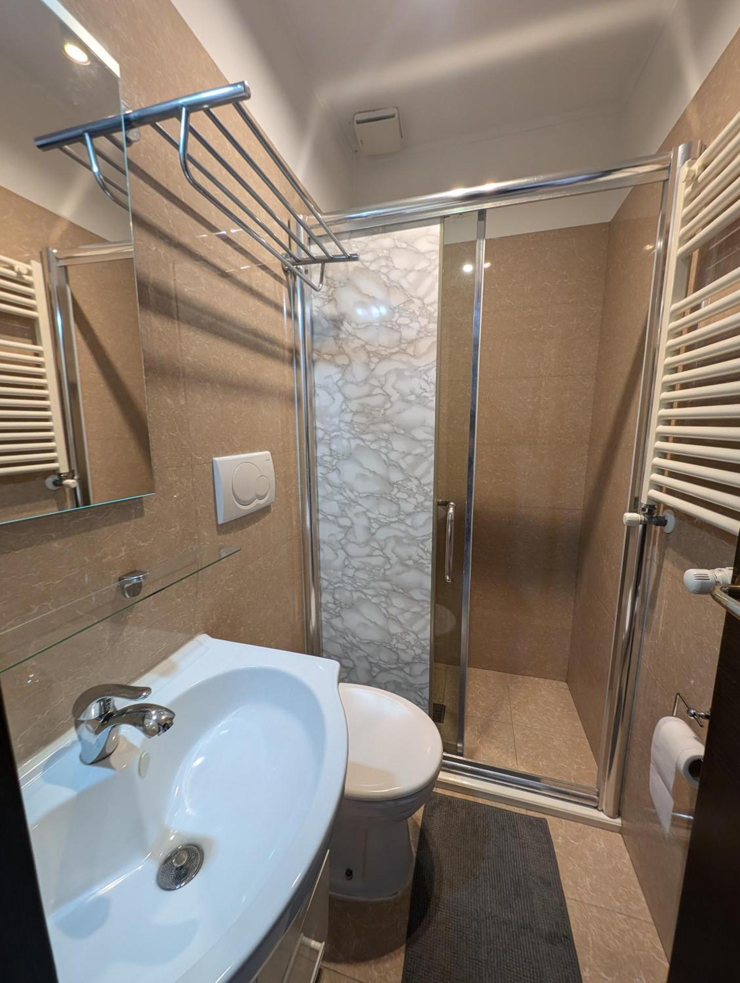 Gasthof Roomz Romestay *